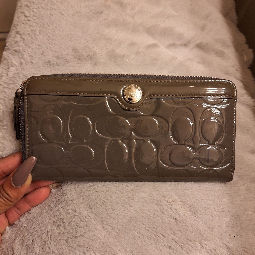 COACH billfold wallet